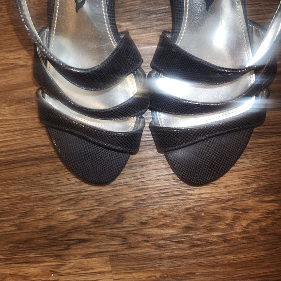 Nina Nadette Black Leather Croc Pattern Strappy Heel Sandals 7 New - Picture 3 of 14